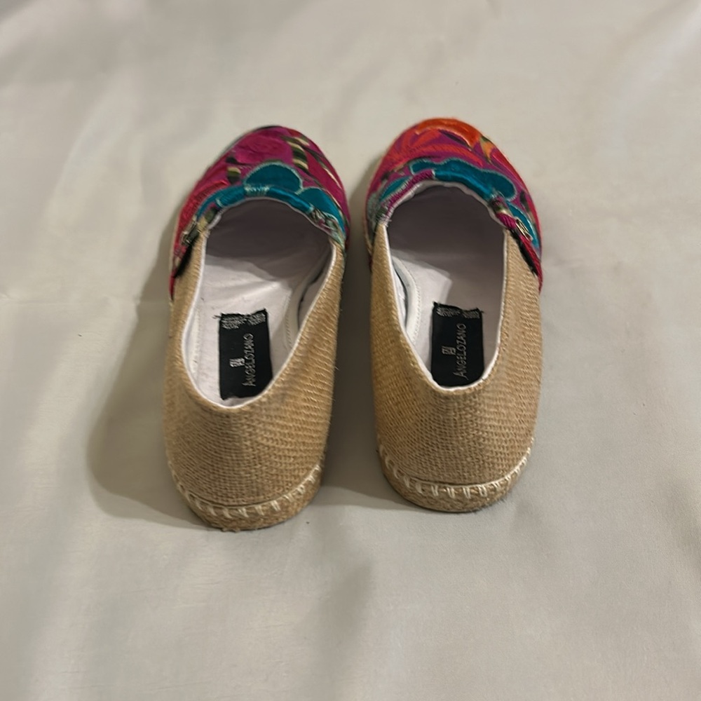 Angelozano Embroidered Mexican Shoes - Picture 4 of 5